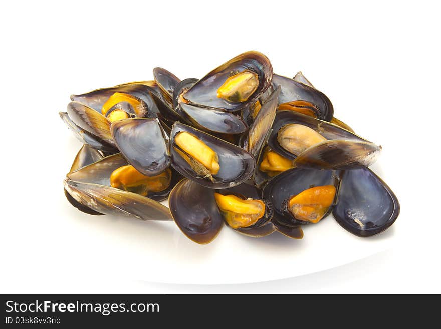 Plate of steamed mussels to eat a snack