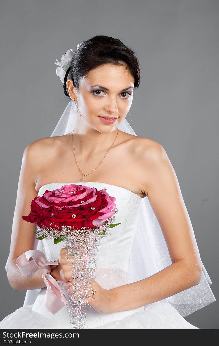 Beautiful brunette bride with a bouquet