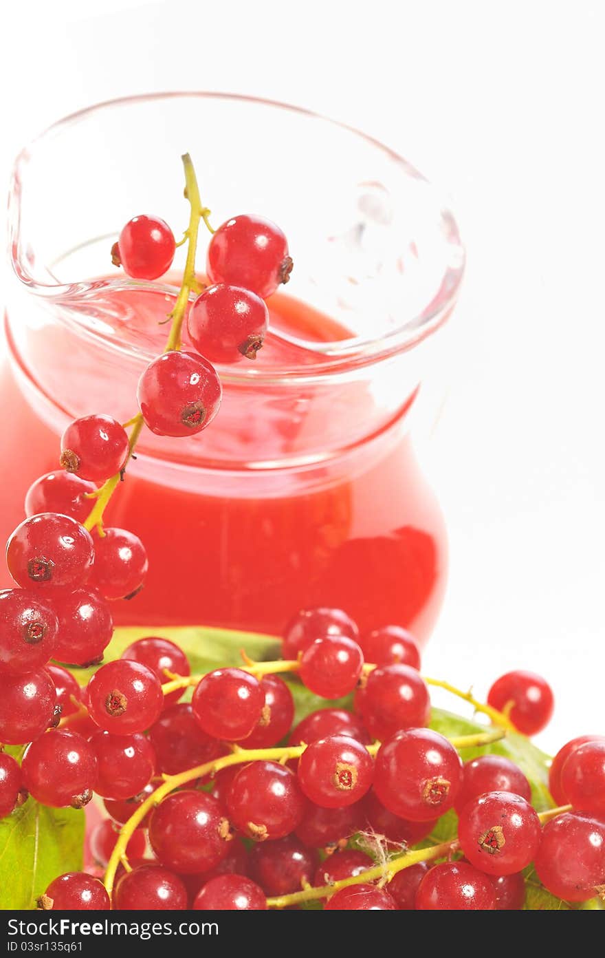 Red currant drink and berries