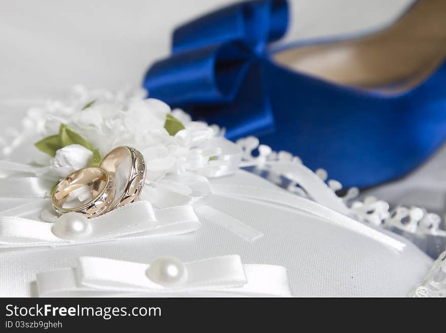 Wedding rings on white pillow