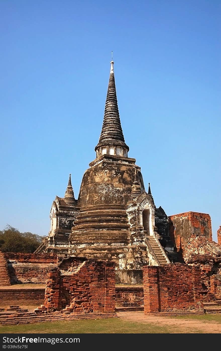 Ruins ancient buddha temple at Ayudhaya,Thailand. Ruins ancient buddha temple at Ayudhaya,Thailand