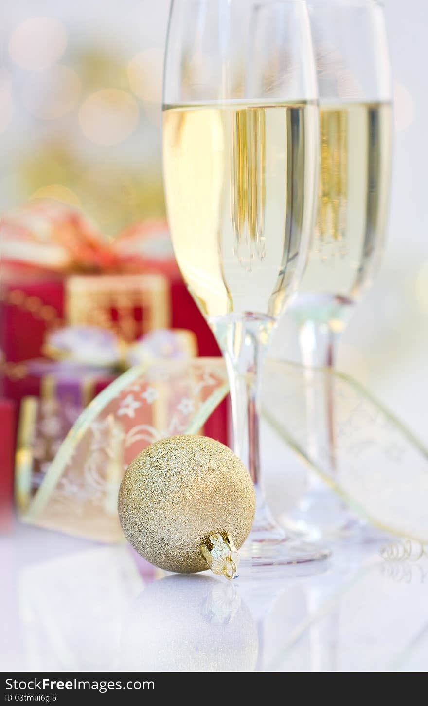 Champagne Glasses With Gifts