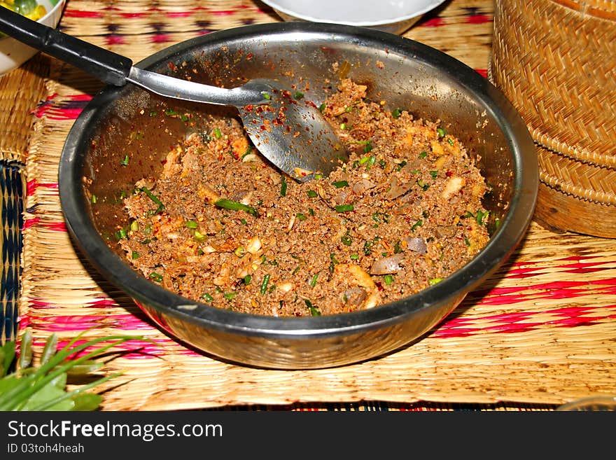 Spicy minced duck salad