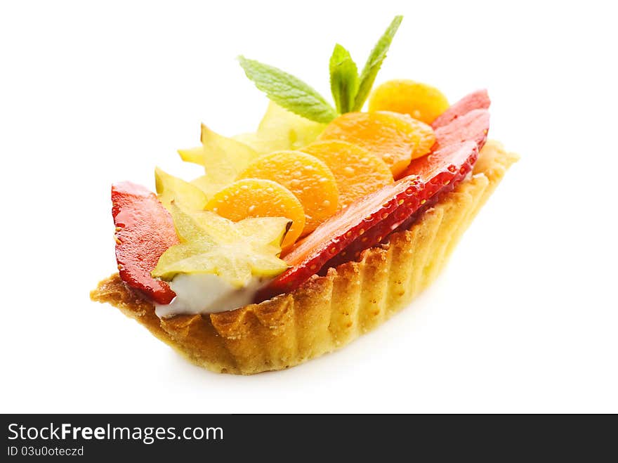 Cake basket with fruits