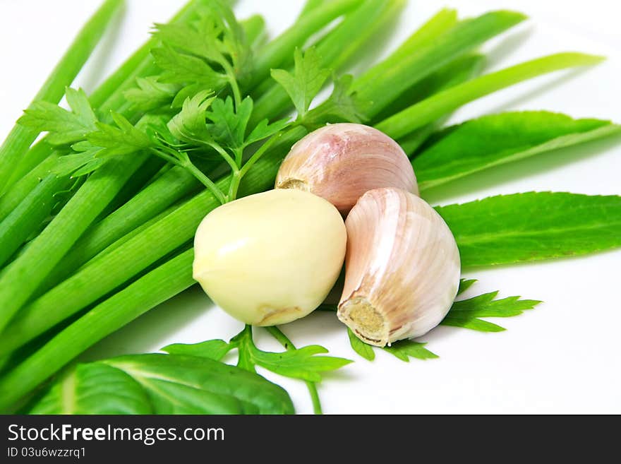 Large garlic cloves, put on the onion and celery