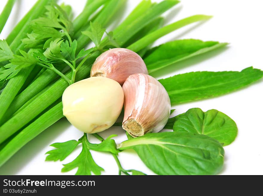 Large garlic cloves, put on the onion and celery