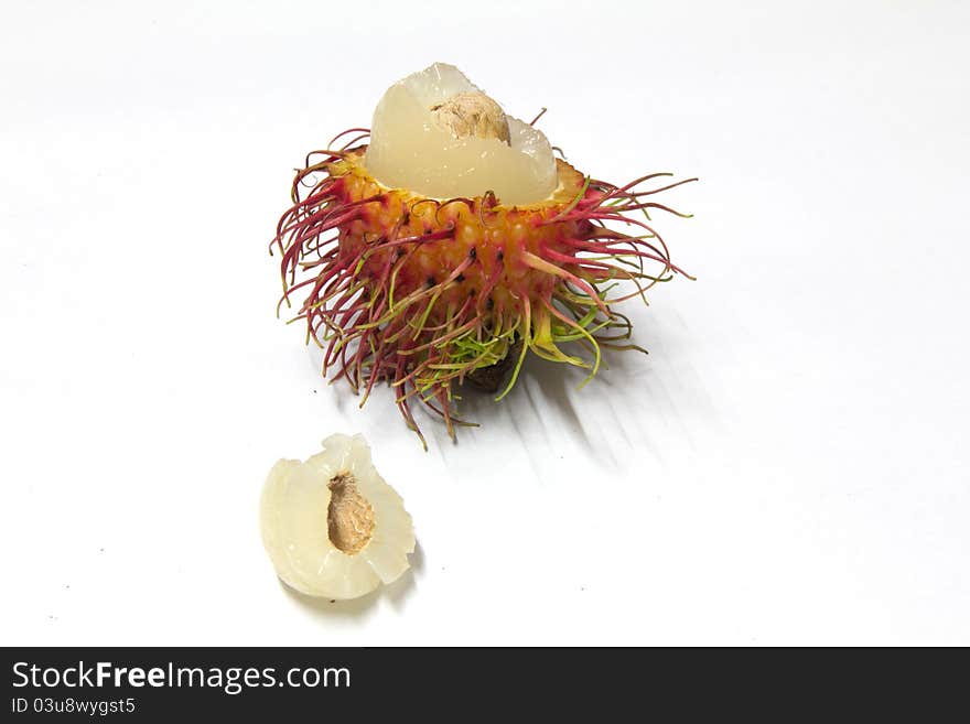 Rambutan meat is carved out of place. Rambutan meat is carved out of place.