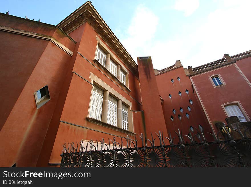 Reddish mansion in Guell park