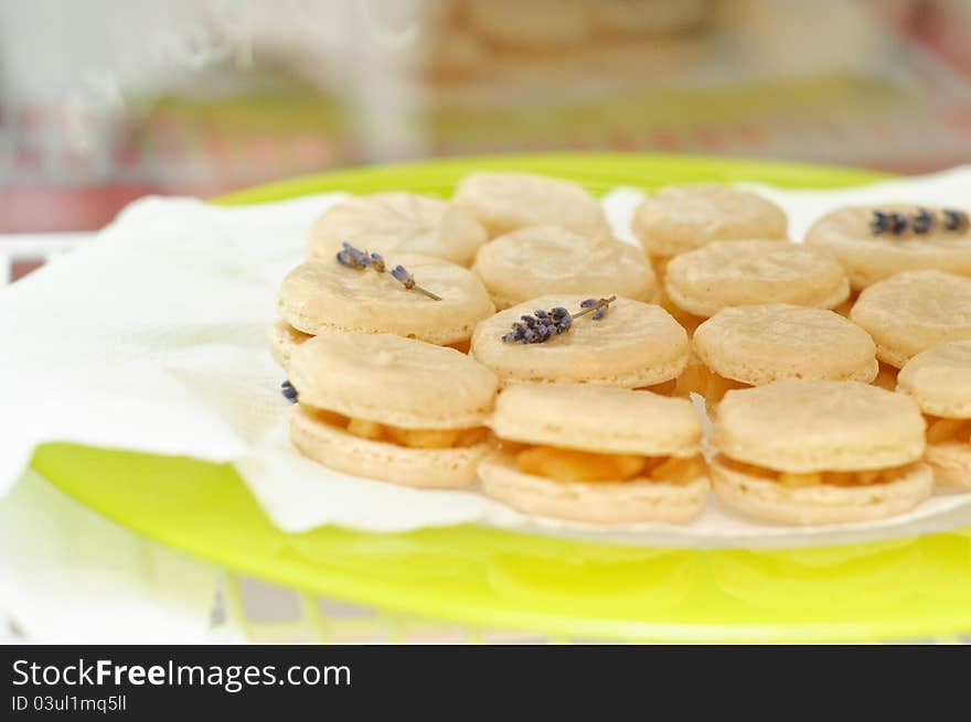 Macarons with apples