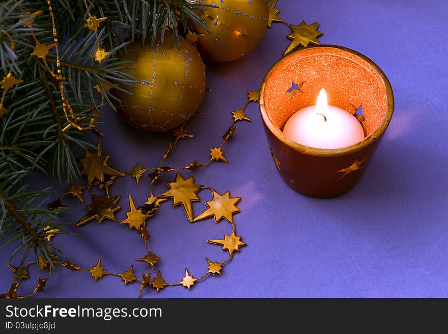 Christmas decoration with a candle and balls