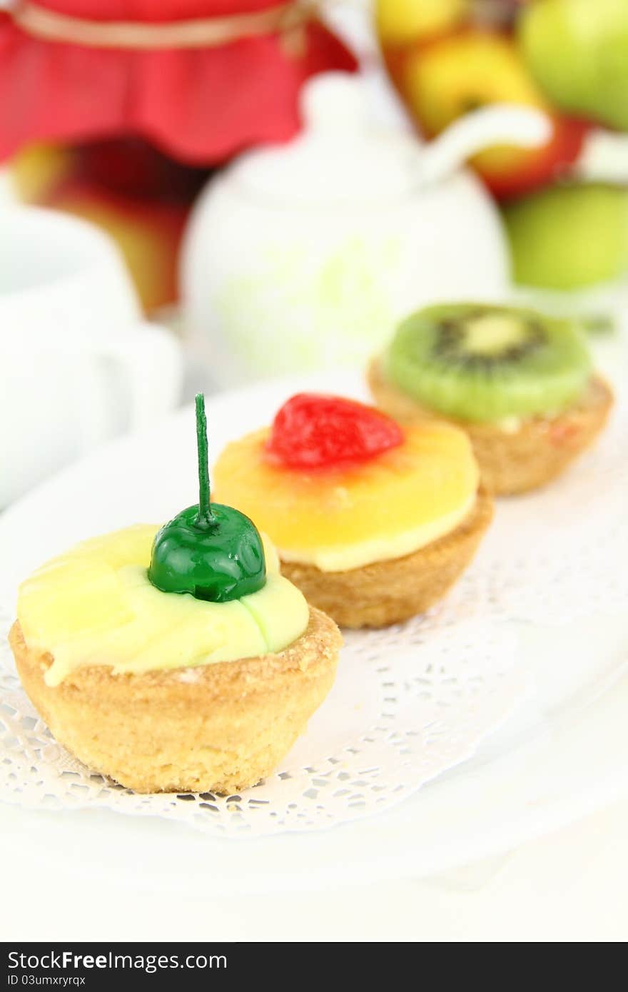 Creamy dessert tarts with fruits