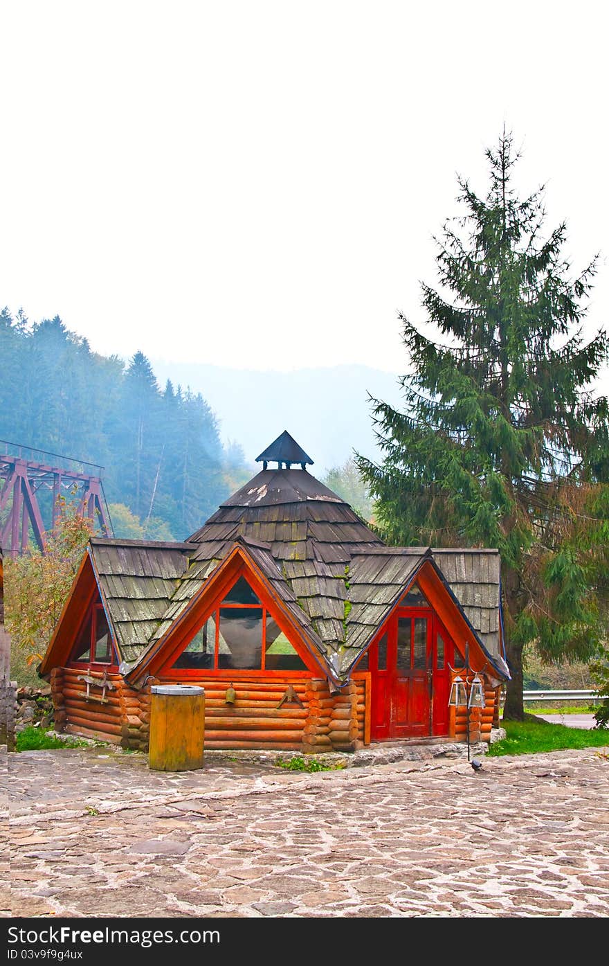 The sample (kolyby) house that built the shepherds in the mountains of Transcarpathia. The sample (kolyby) house that built the shepherds in the mountains of Transcarpathia