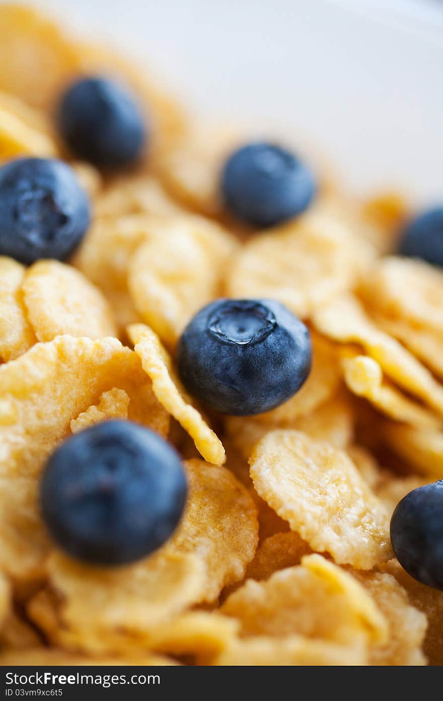 Corn flakes with fresh bilberry