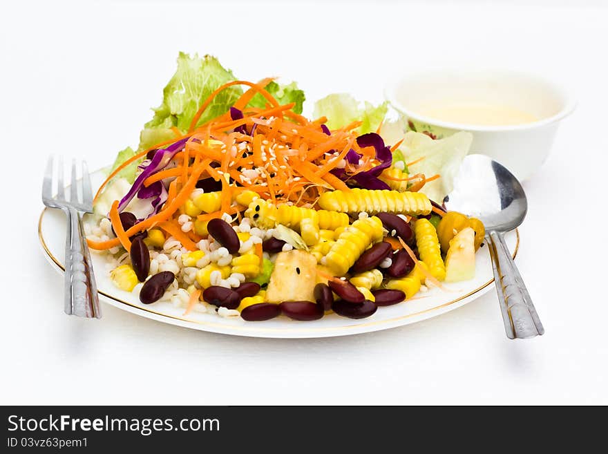 Salad with vegetables and cereals