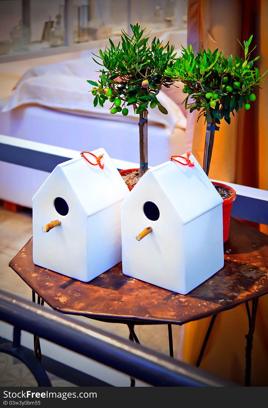 Season decoration with plant and birdhouses