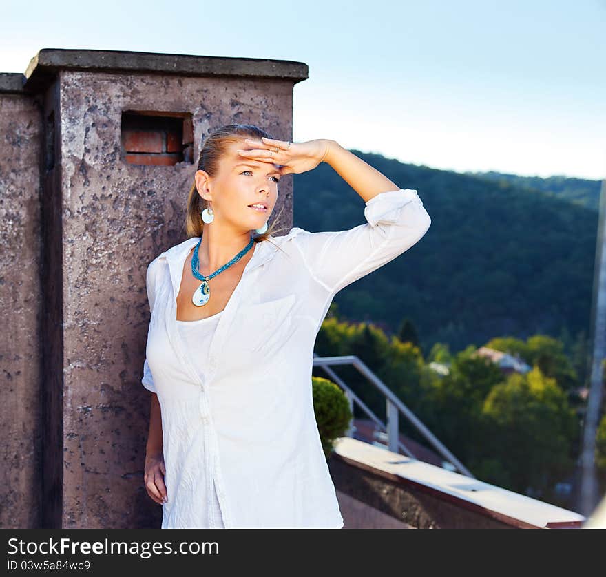 Woman outdoor, white dressed