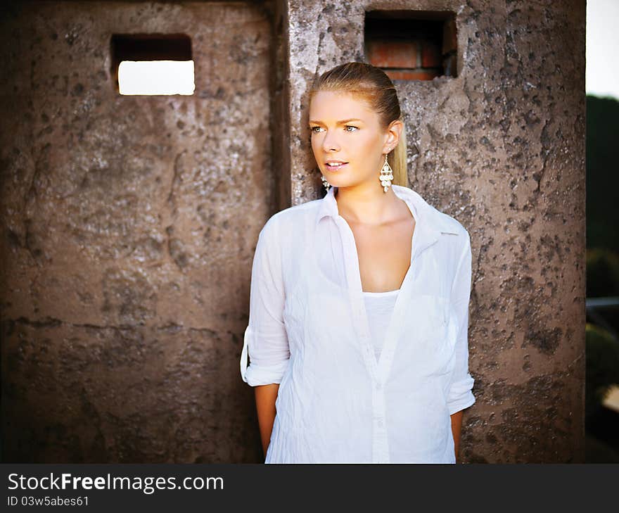 Woman outdoor, white dressed