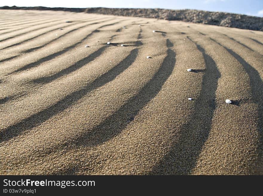 Sand waves in the afternoon