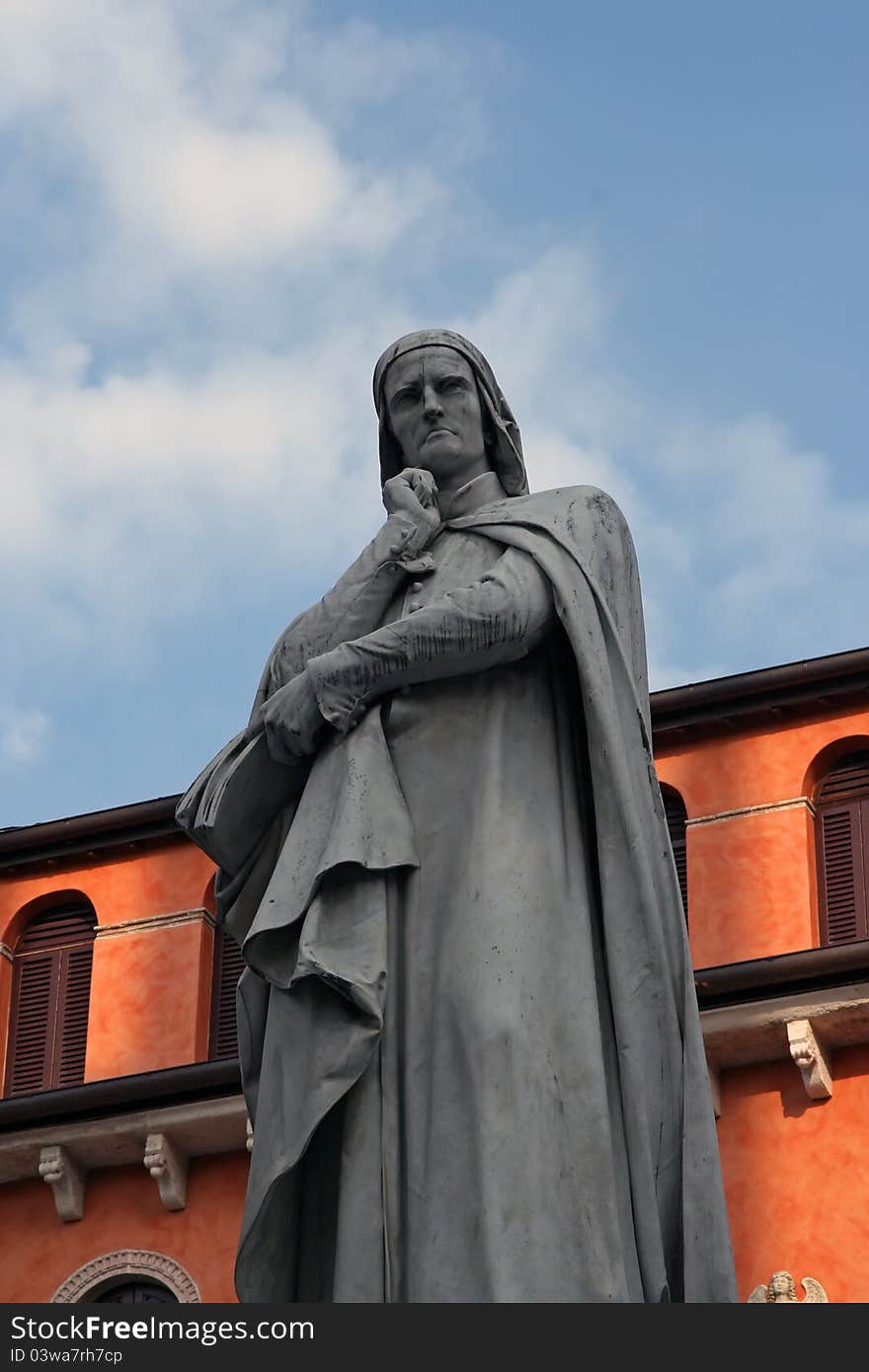 Statue of Dante Alighieri. Dante Alighieri statue in Verona, Italy. Statue of Dante Alighieri. Dante Alighieri statue in Verona, Italy.