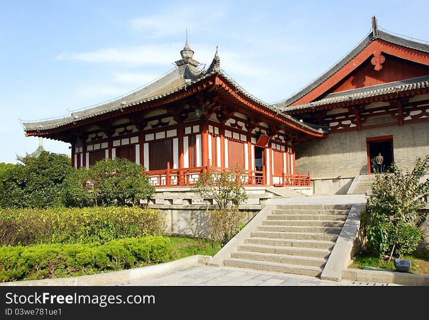 The buildings of Huaqing Pool Park in Lingtong, Shaanxi, China. This is place where ancient Chinese Tang emperors and concubines take a bath. One of the most famous is the Xuanzong and Yang. The buildings of Huaqing Pool Park in Lingtong, Shaanxi, China. This is place where ancient Chinese Tang emperors and concubines take a bath. One of the most famous is the Xuanzong and Yang.