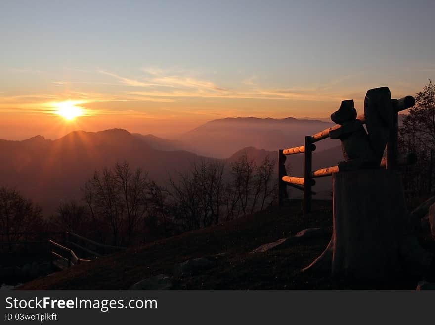 A detail of a sunset in a mountain