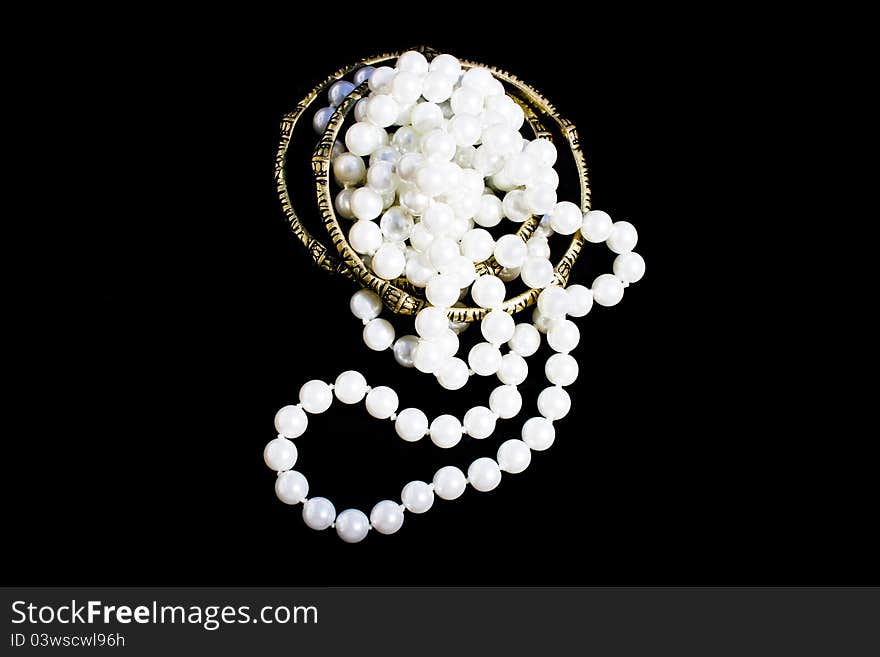 Bundled fashion pearls and bracelets