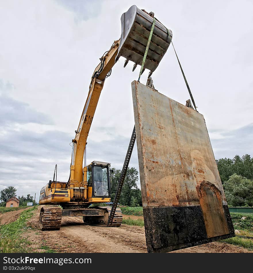 Excavator carries a large metal table