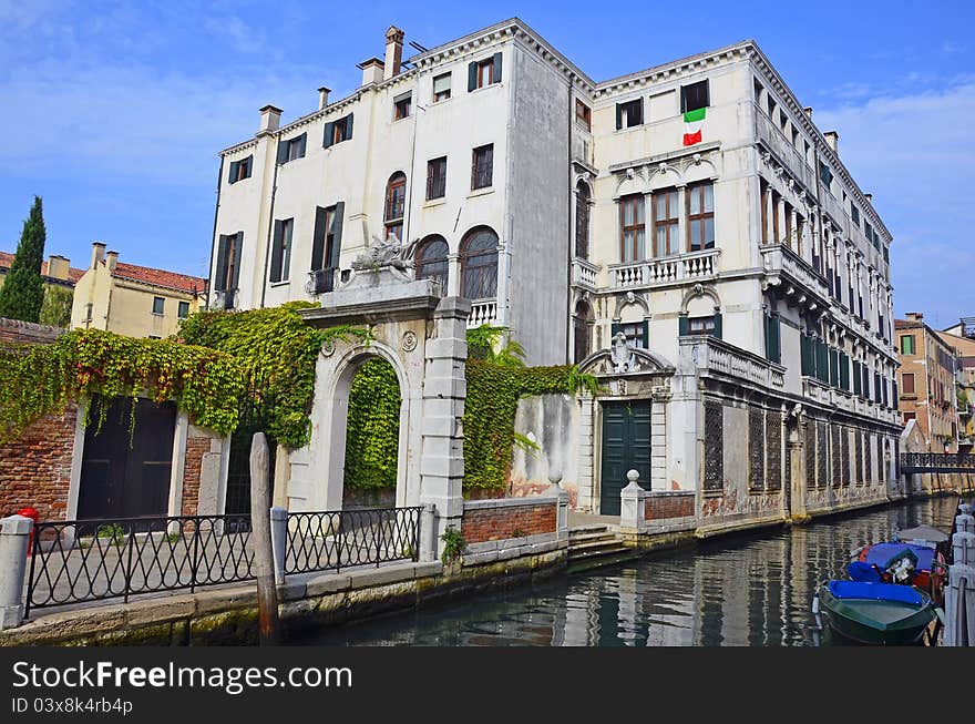 Traffic on venice channel and generic architecture