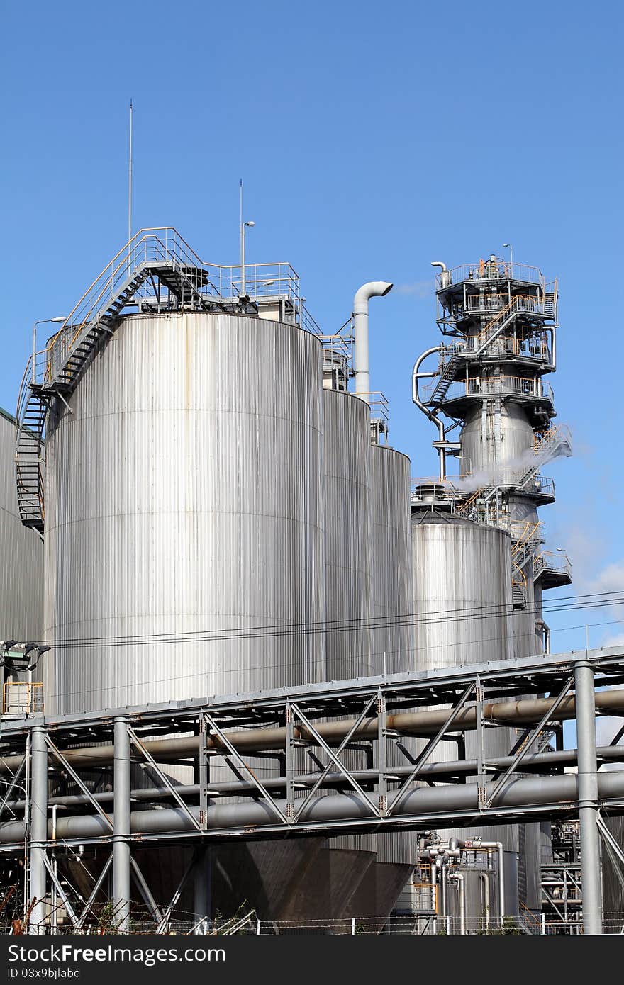 Refinery plant with tanks, pipes and cooling towers