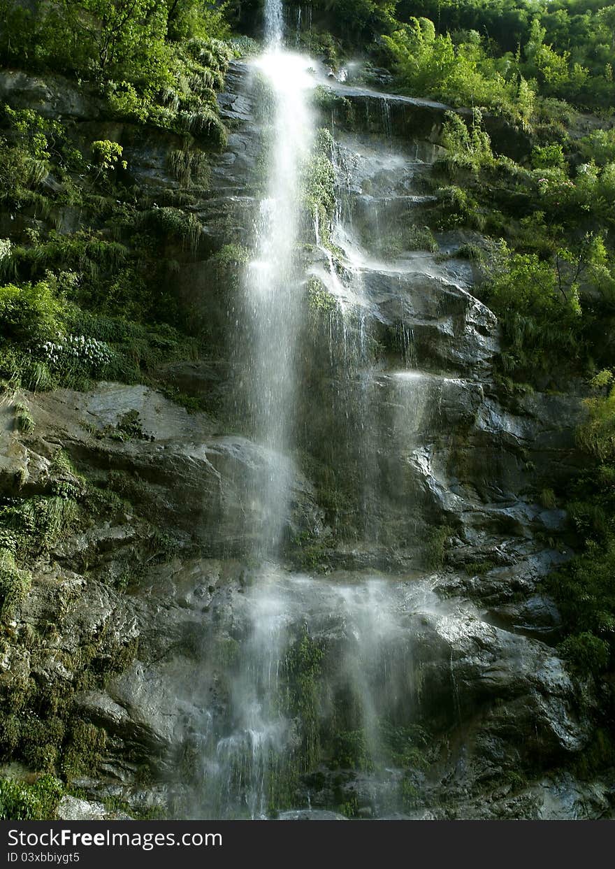 Resting in the laps of Himalayas, Manang is an enchanting land of indescribable vastness and beauty. The view of waterfall on the way to Manang.