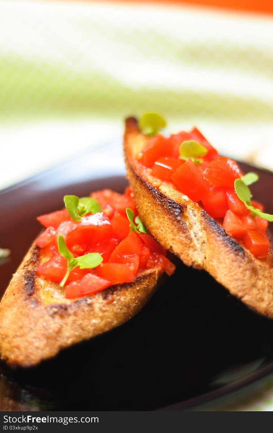 Brusquettes with tomato and basil