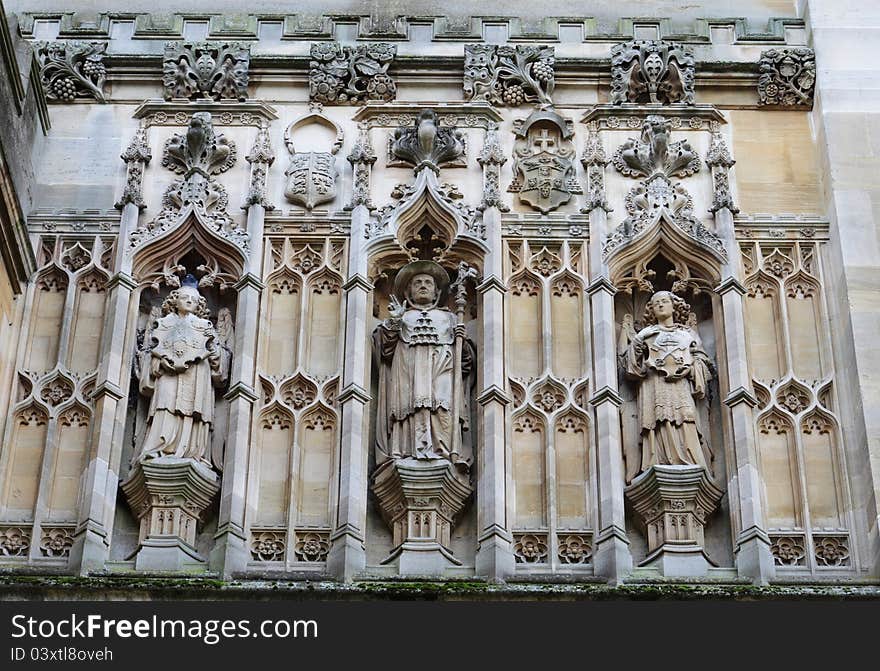 Wall Statues at Christ Church University, Oxford City, England. Wall Statues at Christ Church University, Oxford City, England