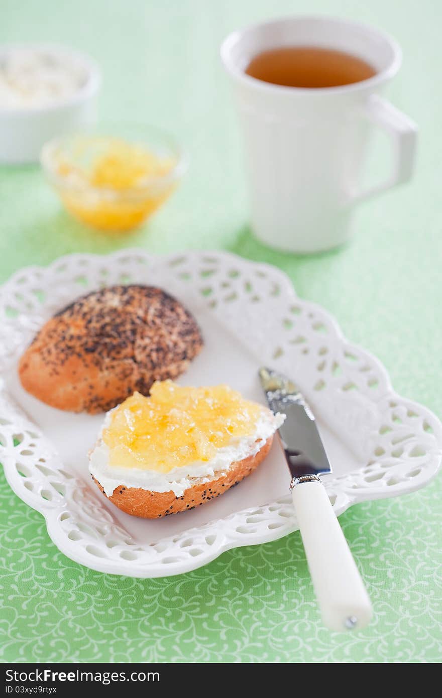 Bread with lemon jam and cream cheese on plate, selective focus