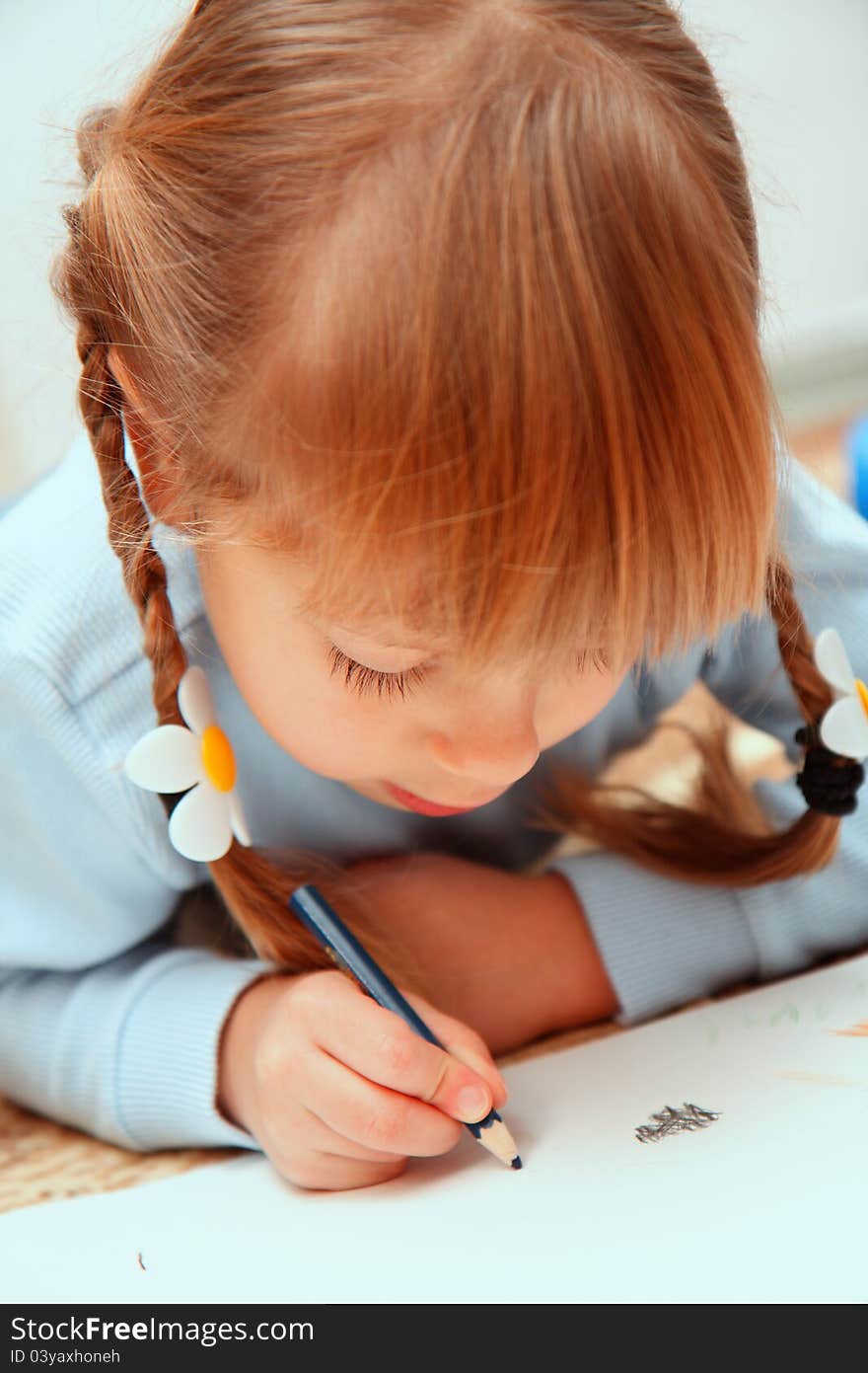 Child draw with colorful crayons