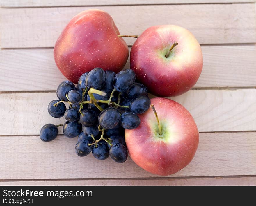 Fresh fruit,apples end grapes