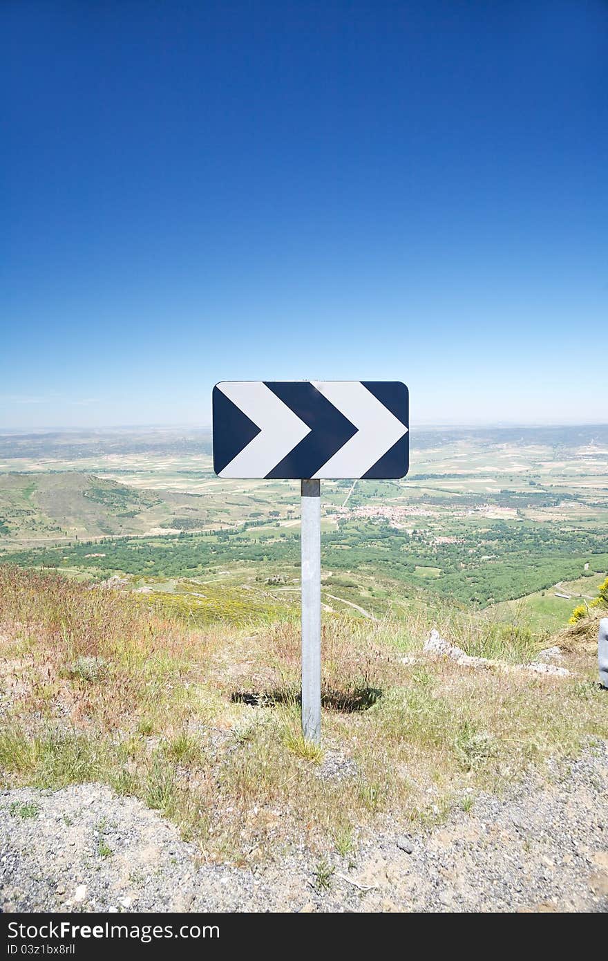 Turn right signal at rural road