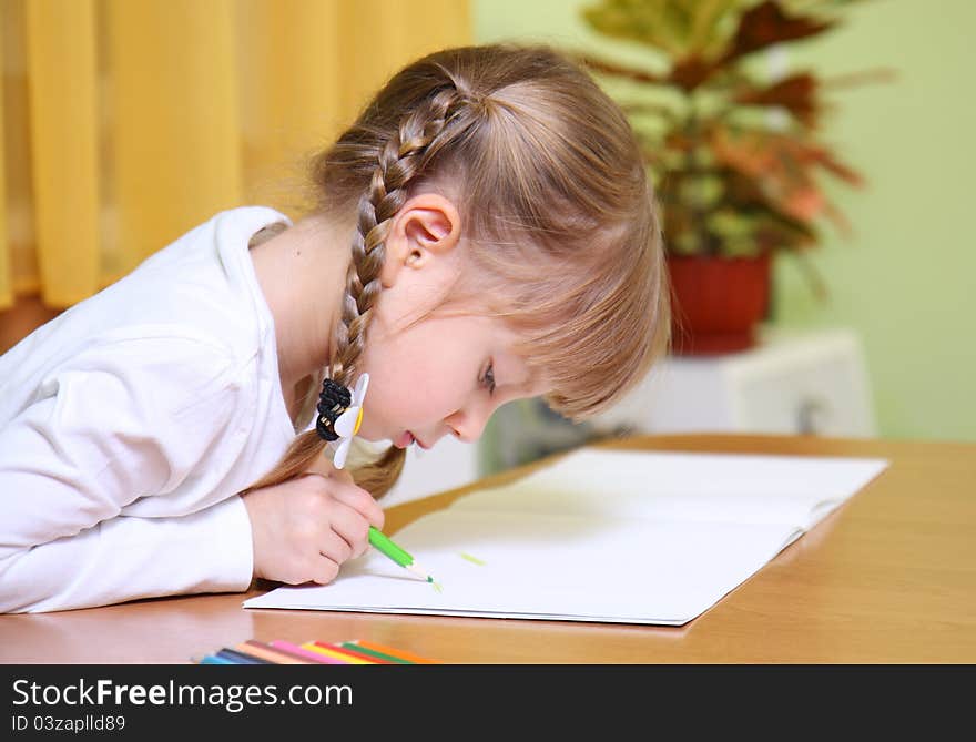 Child draw with colorful crayons