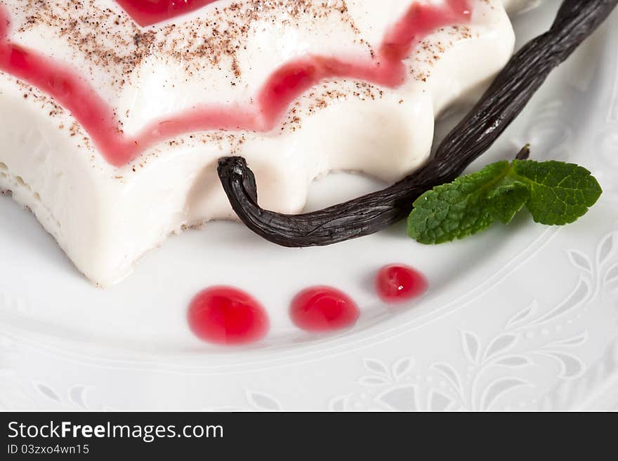 Panna cotta dessert