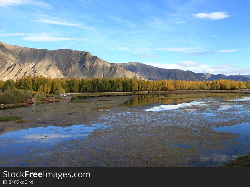 Cabins near Kyi river