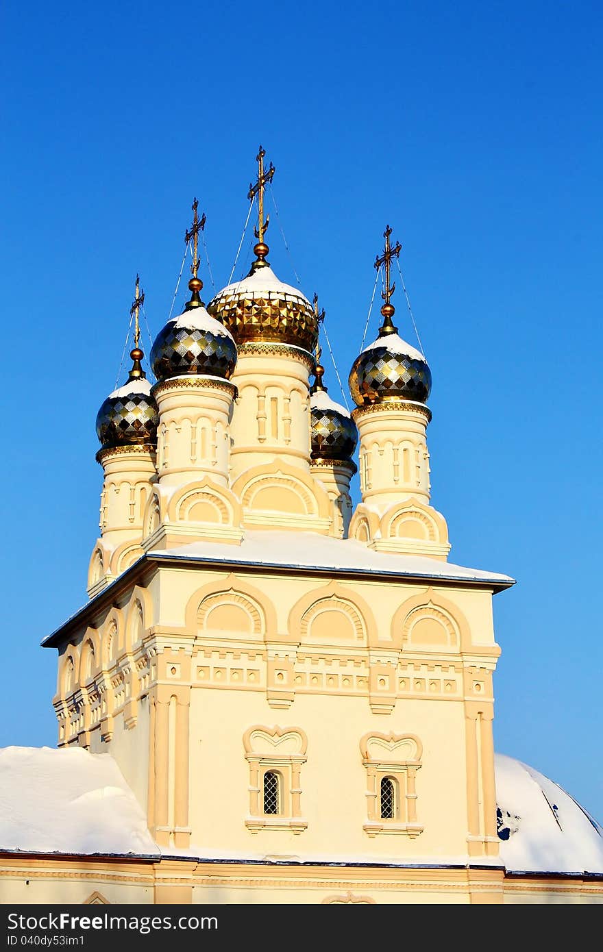 Five-domed church, which is located at the corners of beams columns. The temple belongs to Posad architecture of ancient cities. Five-domed church, which is located at the corners of beams columns. The temple belongs to Posad architecture of ancient cities