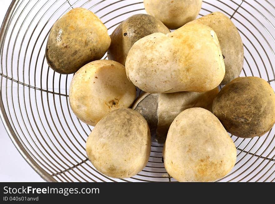 Freash straw mushrooms on sieve