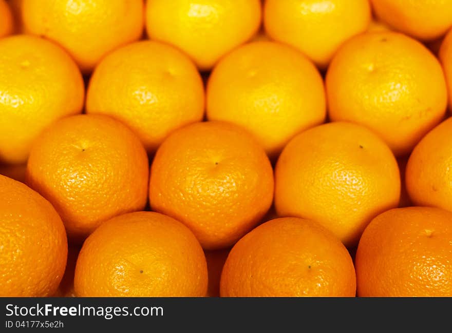 Pile of bright ripe oranges at the farmers market. Pile of bright ripe oranges at the farmers market