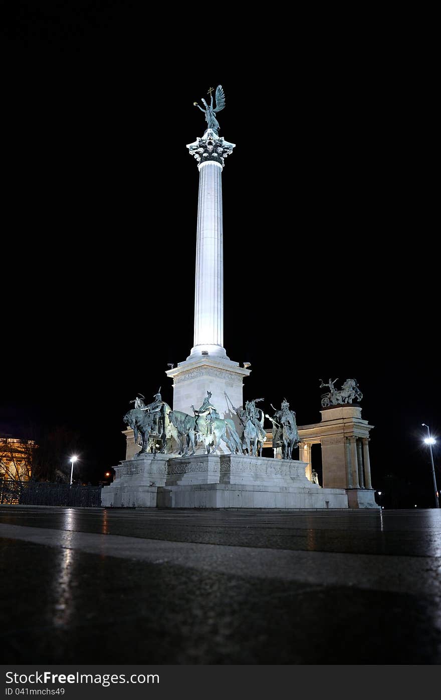 Budapest Heroe s Square at night