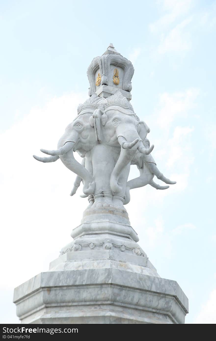 Stucco, three-headed elephant sky is white with a white background. Stucco, three-headed elephant sky is white with a white background.