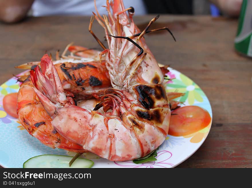 This is a delicious fresh cooked shrimp cut in large size. This is a delicious fresh cooked shrimp cut in large size
