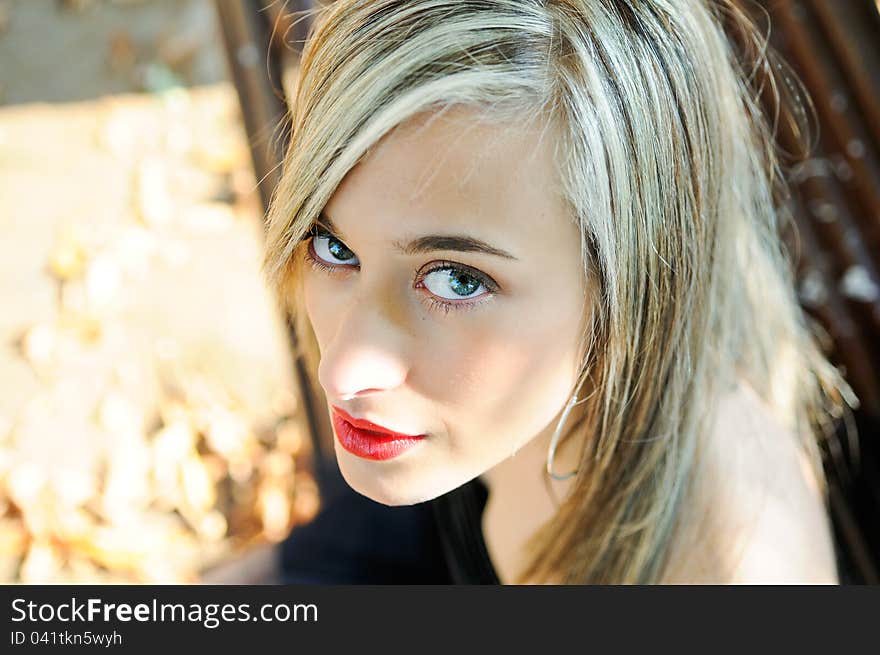 Pretty girl sitting in a bench