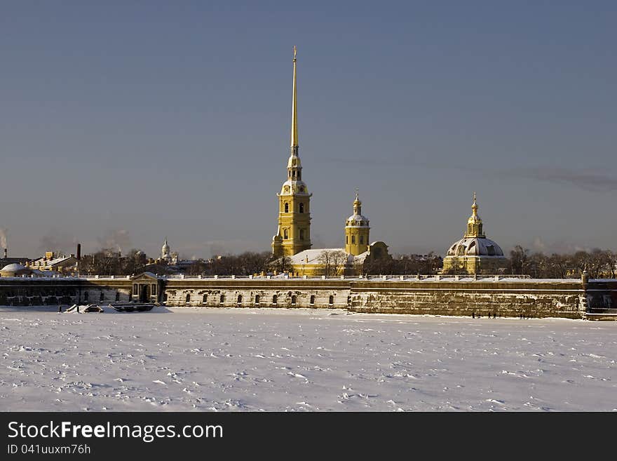 Kind on the Peter and Paul Fortress in the winter