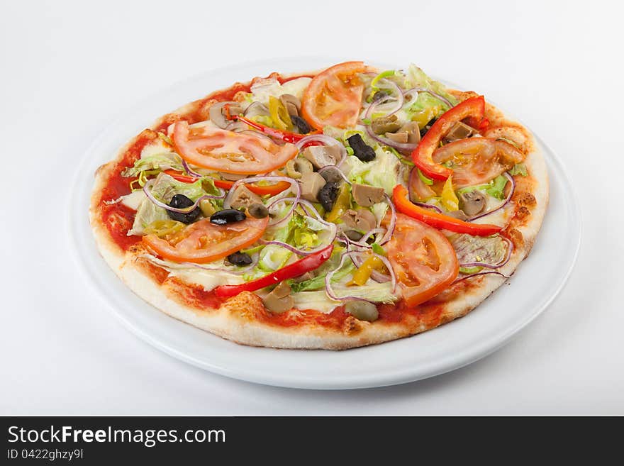 Pizza with mushrooms, bellpepper and olives