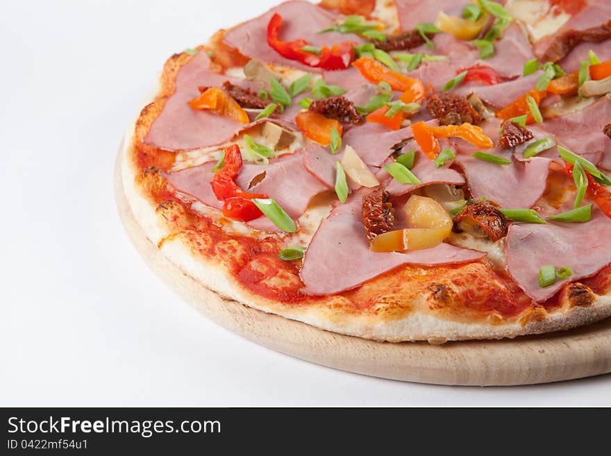 Colorful fresh pizza with ham and pepper