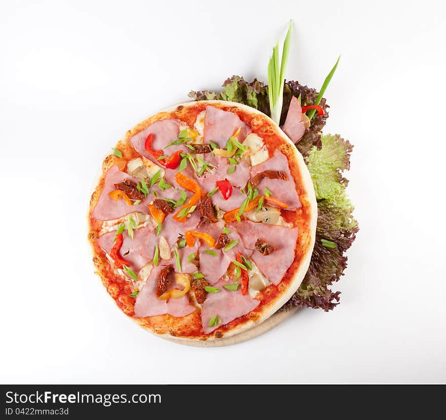 Colorful fresh pizza with ham and pepper